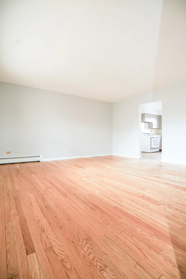 1 bed, 750 sqft, $1,300 — Photo 3