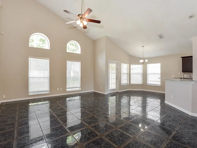 2801 River Ridge Dr — Photo 5