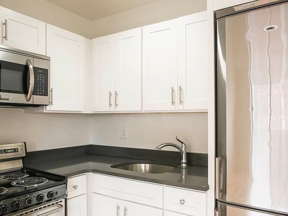 1st image of 309 W 30th St APT 4B