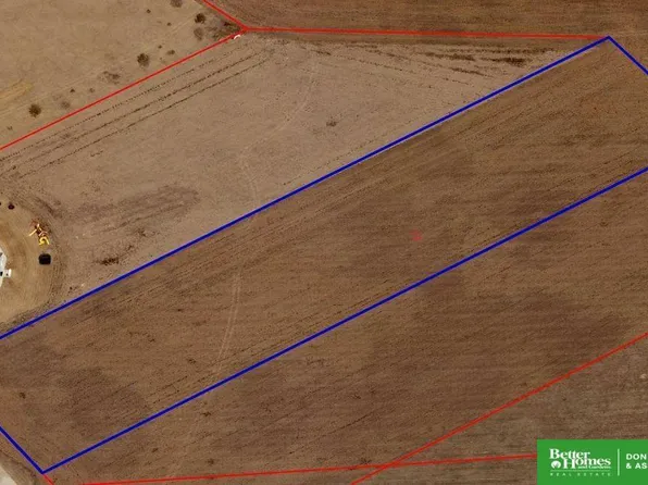 1290 Piedmont Dr, Nickerson, NE 68044