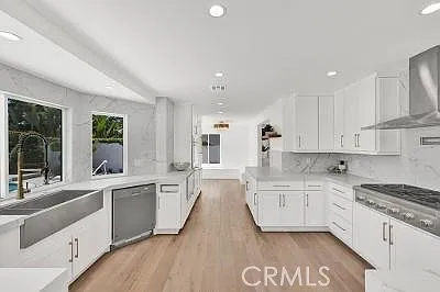 18340 Sandringham Ct — Photo 12