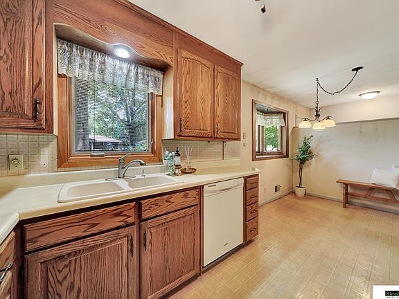 5th image of 629 Sierra Dr