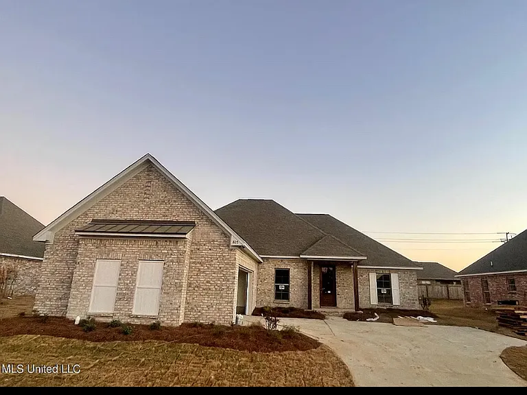 805 Montclaire Dr — Photo 10