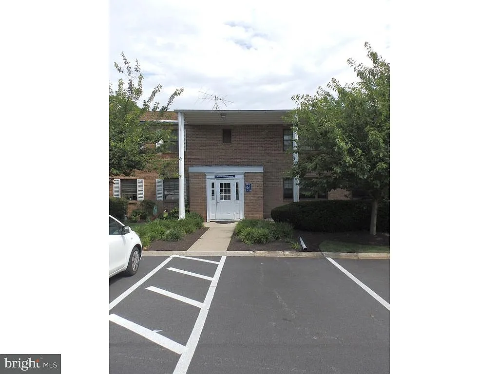 128 Woodstream Dr #4 photo 1