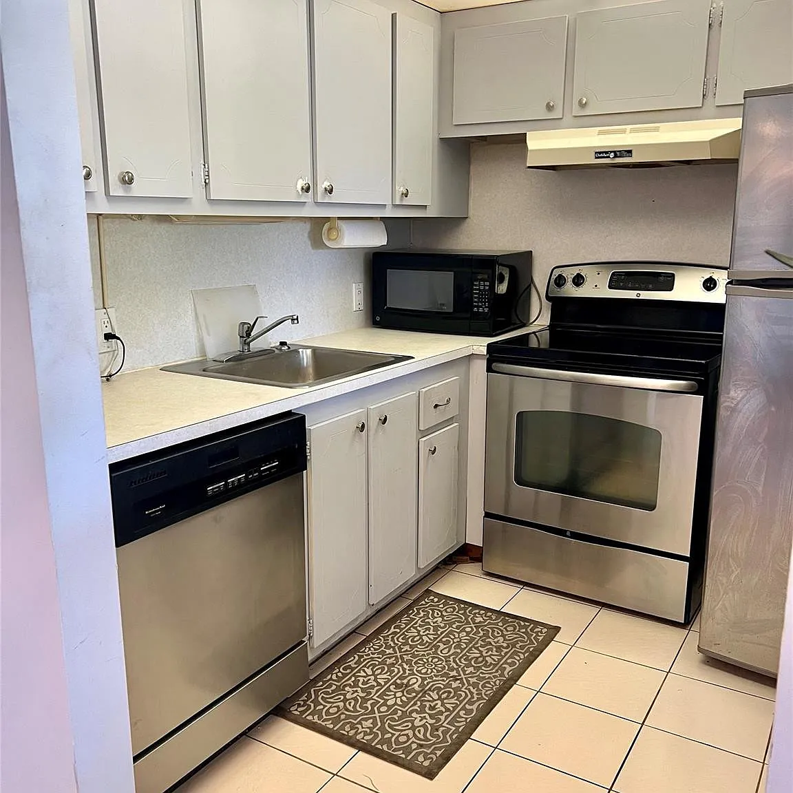 1 bed, 1.5 bath, 720 sqft, $1,440 — Photo 2