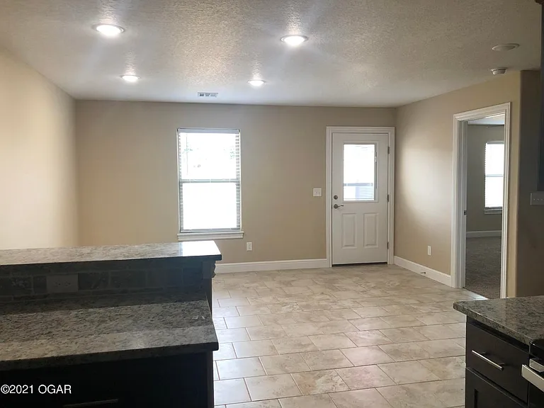 2511 Murphy Ave — Photo 6
