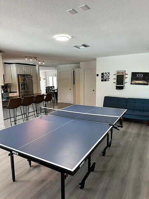 4 bed, 2300 sqft, $5,900 — Photo 4