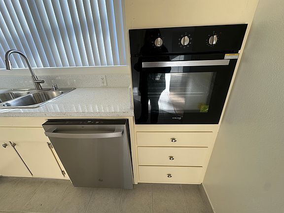 2nd image of 915 N Stoneman Ave APT 12