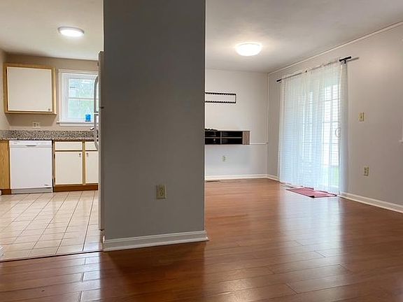 3rd image of 46 Kennedy Dr Unit 46
