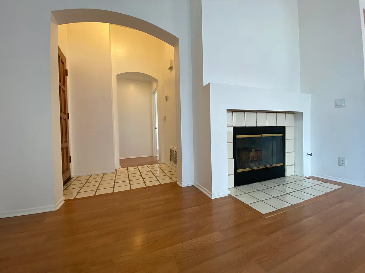 Building Photo - 750 Breeze Hill Rd #64