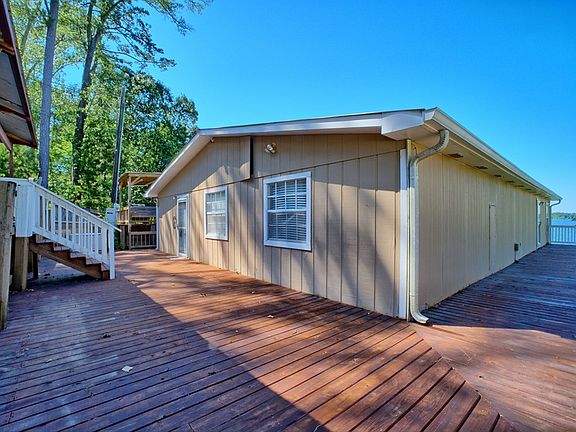 5th image of 205 Gibbs Dr
