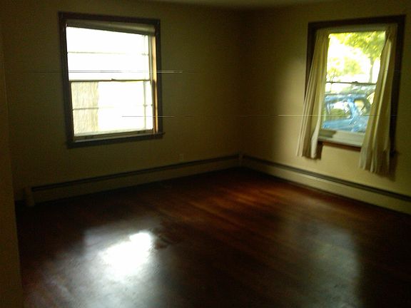 Living Room (hardwood floors)