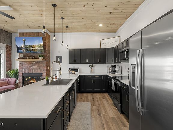 4th image of 118 Court Ave #6