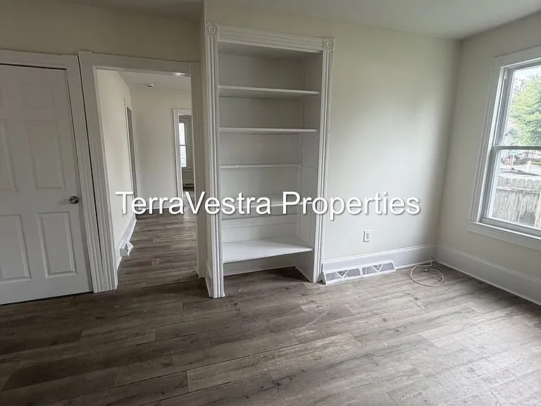 130-132 W McNeal St — Photo 5