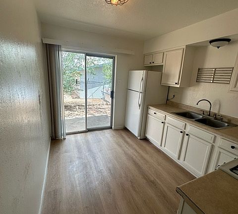 2nd image of 3309 Wellesley Ct NE #3