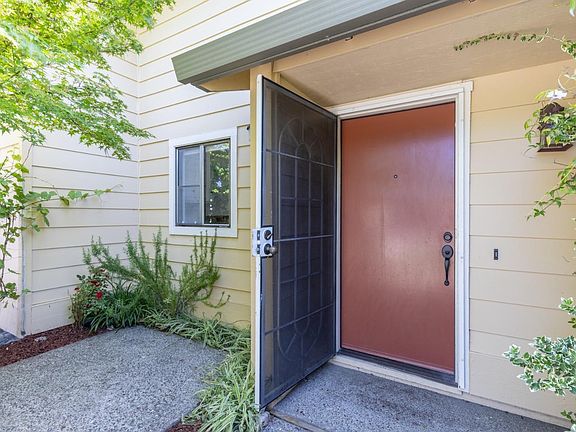 2nd image of 2804 Woodlake Drive