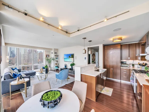 60 Riverside Boulevard image 4 of 20