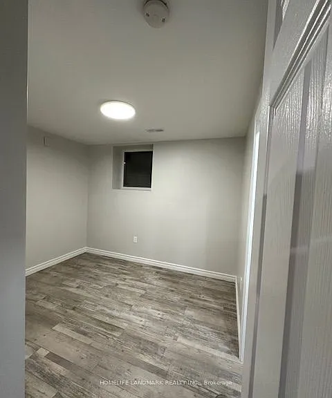 542 Wingrove Cres — Photo 3