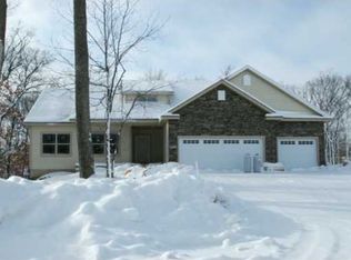 8310 NW Ridgecrest Cir, Johnston, IA 50131