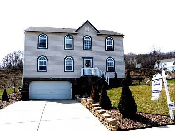 1005 Fieldstone Dr photo 1