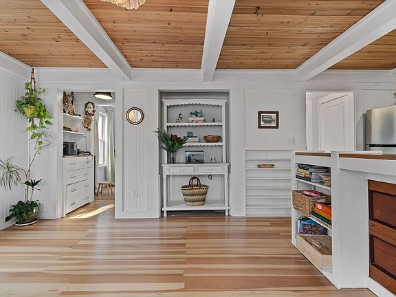 4th image of 72 Butler St #2