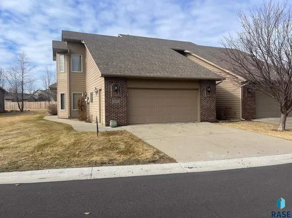 8103 S Brenda Pl, Sioux Falls, SD 57108