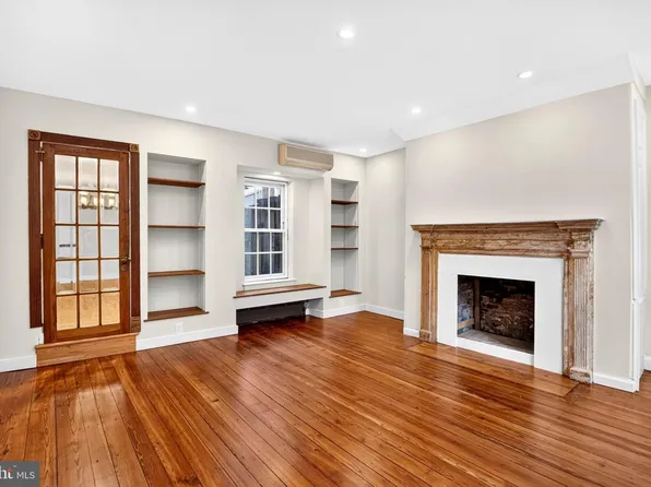 108 Kenilworth St, Philadelphia, PA 19147
