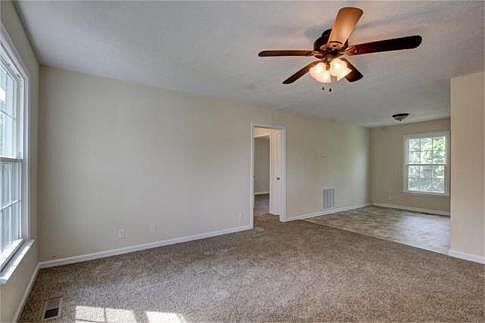 4th image of 586 Anita Dr