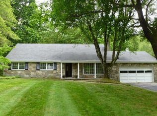 53 Round Hill Rd, Poughkeepsie, NY 12603