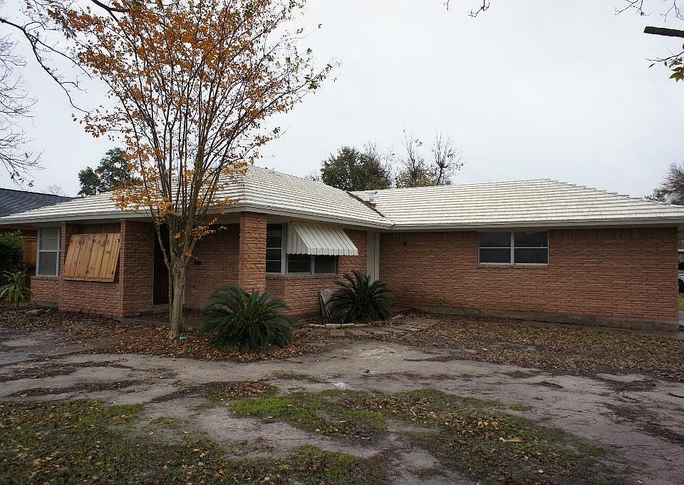 Two Front Entrance with Fenced Yard