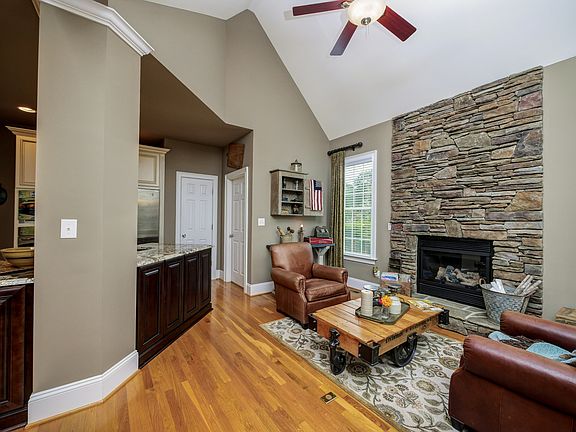 5th image of 120 Mandarin Dr