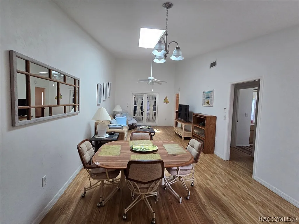 2 bed, 990 sqft, $1,700 — Photo 3