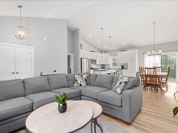 3rd image of 4376 Garden Oak Dr