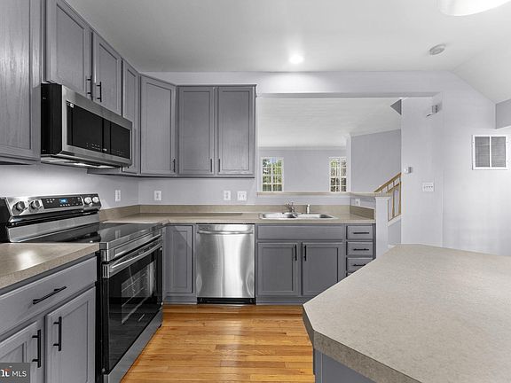 5th image of 2562 Belcroft Pl
