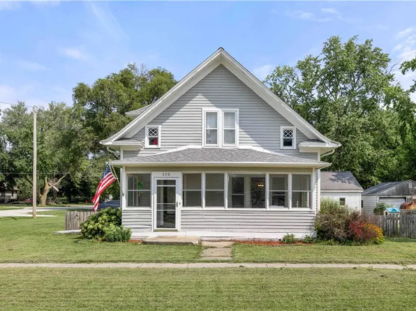 115 4th St NW, Mitchellville, IA 50169