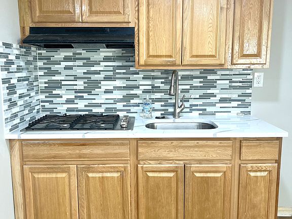 2nd image of 645 Hollywood Ave #1