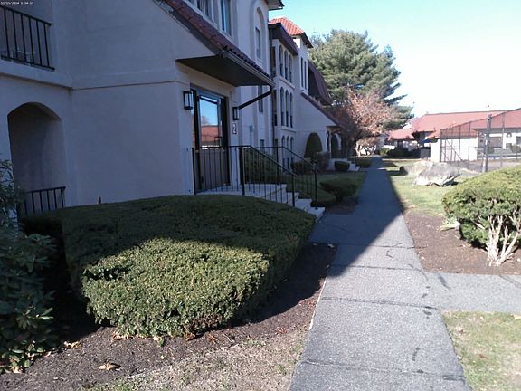 4th image of 685 Oak St #21