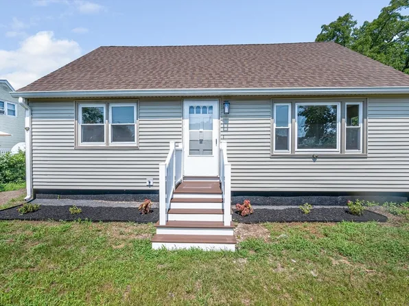 68 Waldo St, Lowell, MA 01852