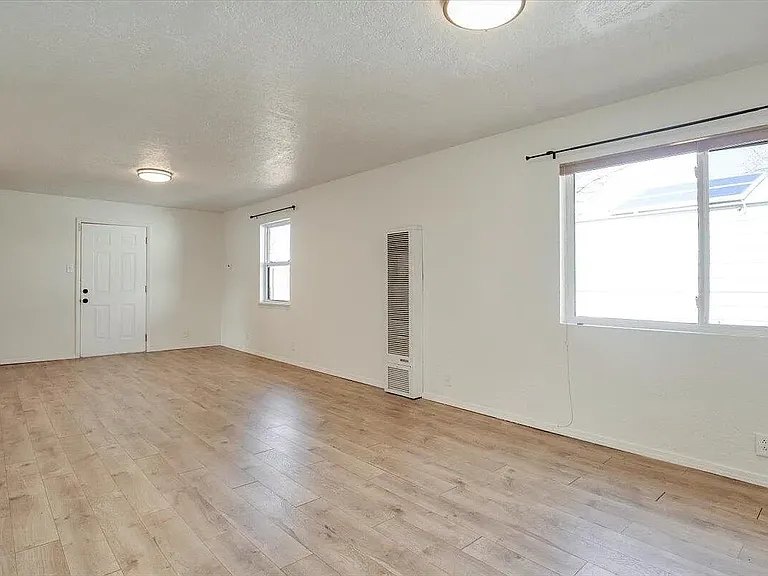 11801 Tracy Ct NE — Photo 21