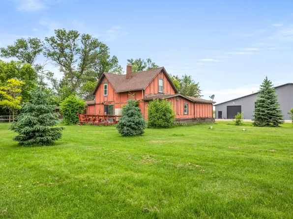 112 4th St, Hickson, ND 58047