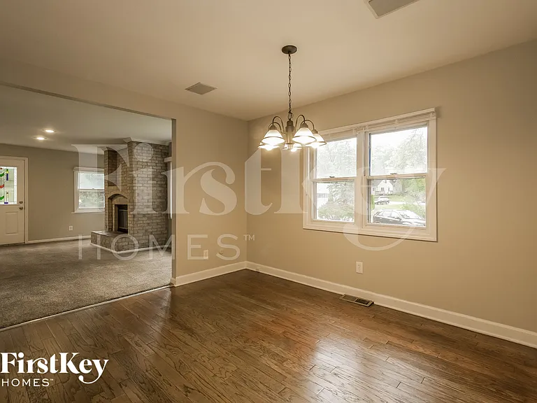 611 Oakwood Dr — Photo 7