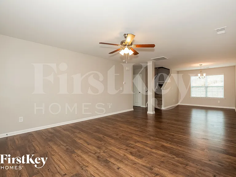 1512 Summer View Ln — Photo 4