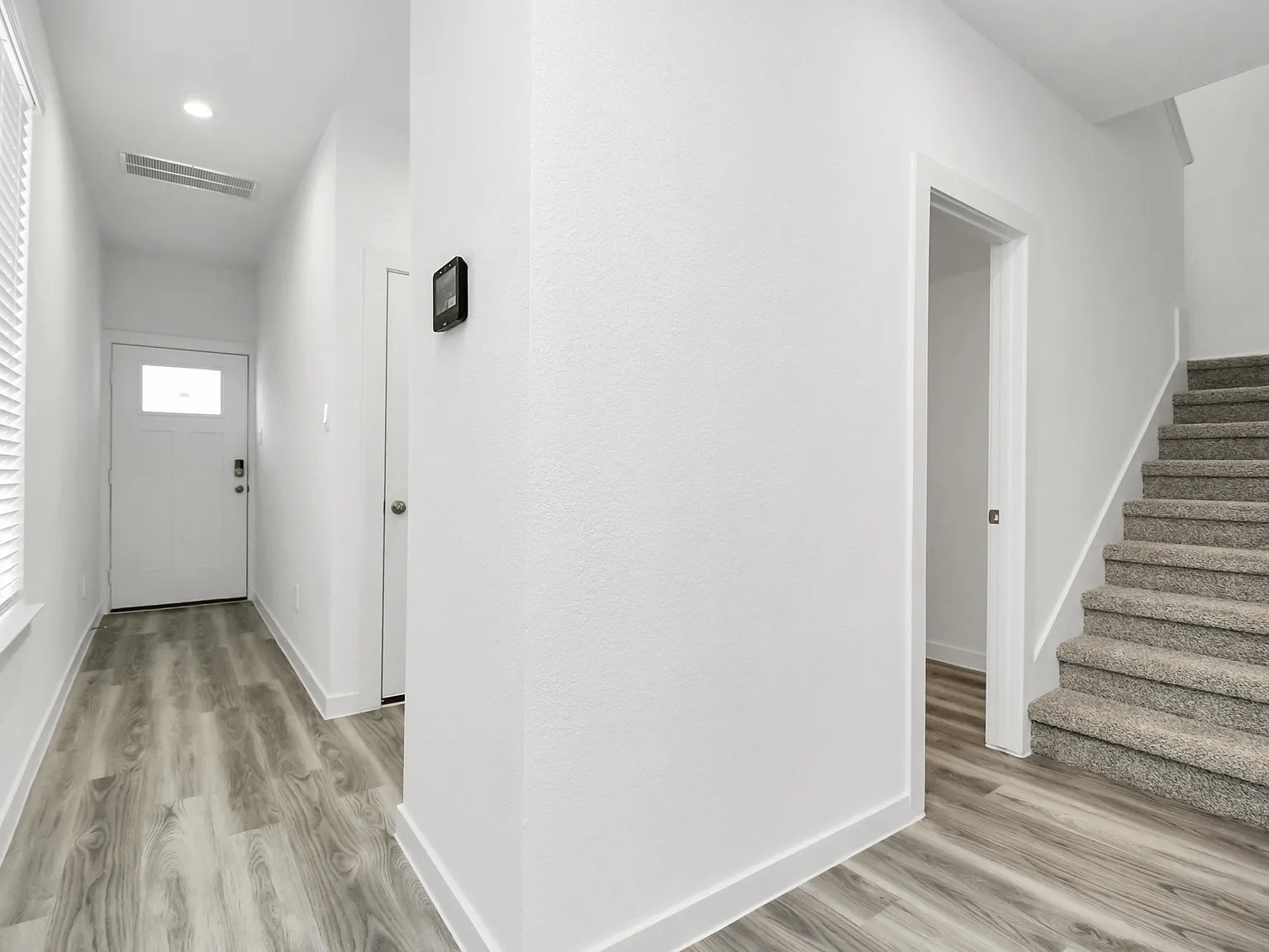 3 bed, 2.5 bath, 1949 sqft, $2,350 — Photo 4