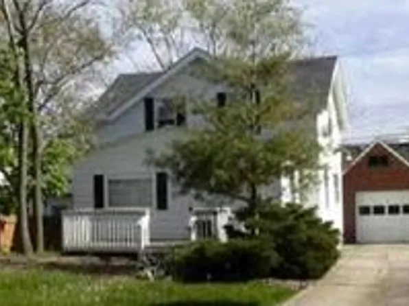 19450 McCracken Rd, Maple Heights, OH 44137