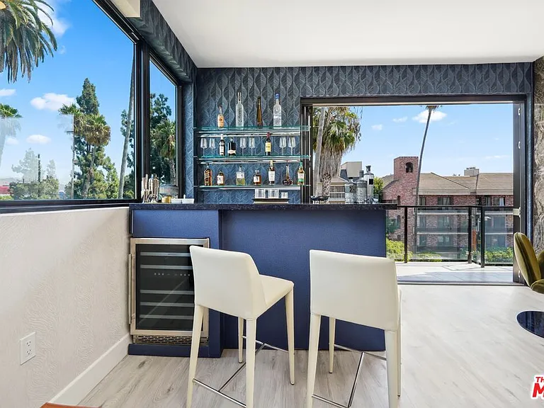 137 N Doheny Dr #3 — Photo 13