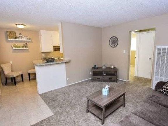 5th image of 950 S Garfield St APT 4