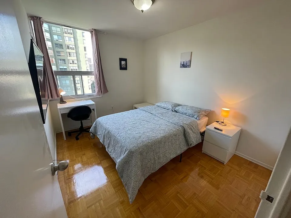 140 Carlton St #805A