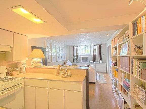 4th image of 2101 Sacramento St #1B