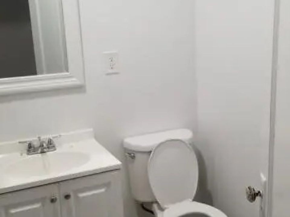 1st image of 6658 N Rockwell St #3S