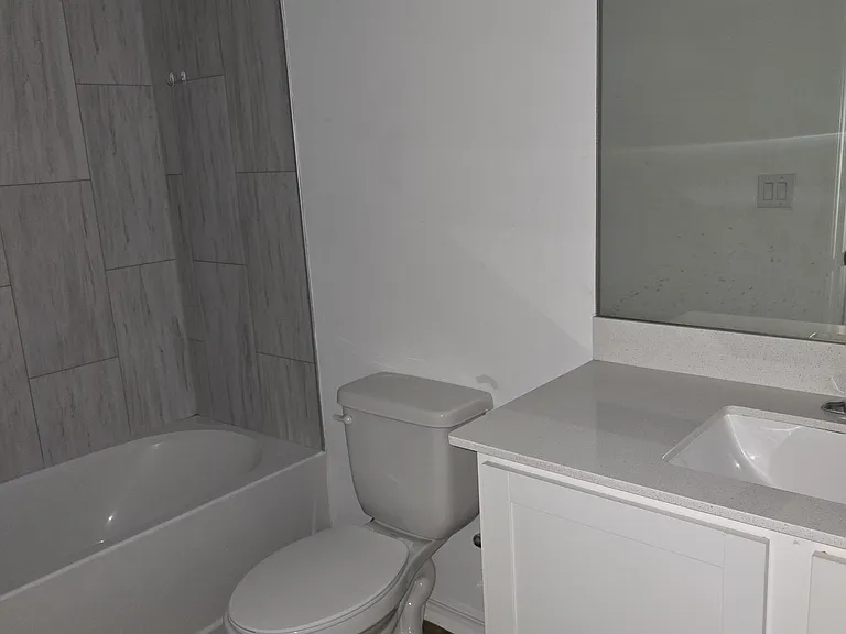 1421 Bush St W — Photo 14